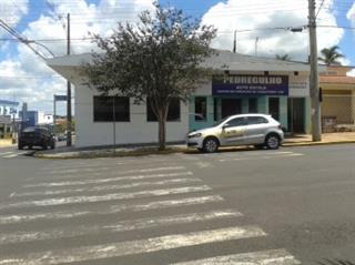 Uma casa de morada com com 9 cômodos e área de 283,69m² Centro 