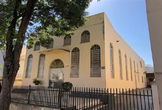 Data de terras 8-A da Qd 77 com área de 745,20 m² com construção (igreja) não averbada, Maringá PR 