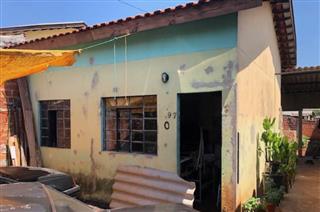 Residência em alvenaria com 32,00 m², situada à Rua Festa de São Benedito, Jd. Maracanã, Londrina PR