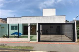 Casa residencial, não averbada, contendo 4 dormitórios, 2 banheiros, 1 lavabo, sala e cozinha, em área útil de 290,00 m²