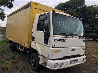 Caminhão - Ford / Cargo 815 - Carga Fechada