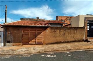 Casa residencial de 200,00 m², localizada no Conjunto Habitacional Papa João Paulo II, na Cidade de São Joaquim da Barra/SP