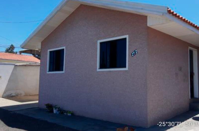 Casa residencial não-averbada, de 87,00 m², localizada no Loteamento Moradias Araucárias, Jardim Aeroporto, na Cidade de Irati/PR