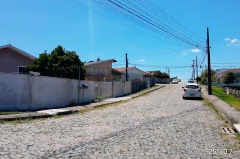 Casa residencial não-averbada, de 87,00 m², localizada no Loteamento Moradias Araucárias, Jardim Aeroporto, na Cidade de Irati/PR