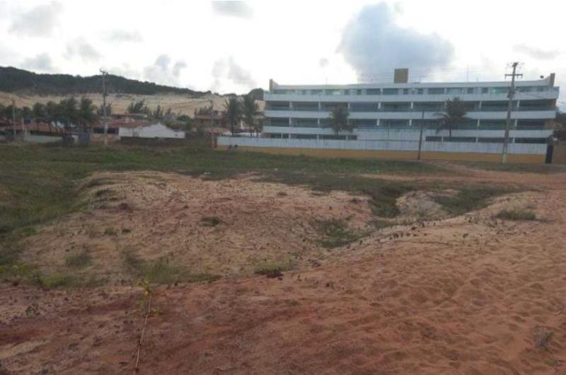 Terreno constituído pelos lotes n°s 363 e 364 da quadra n° 21, área de 1.200 m², Loteamento Parque dos Búzios, Nisia Floresta/RN
