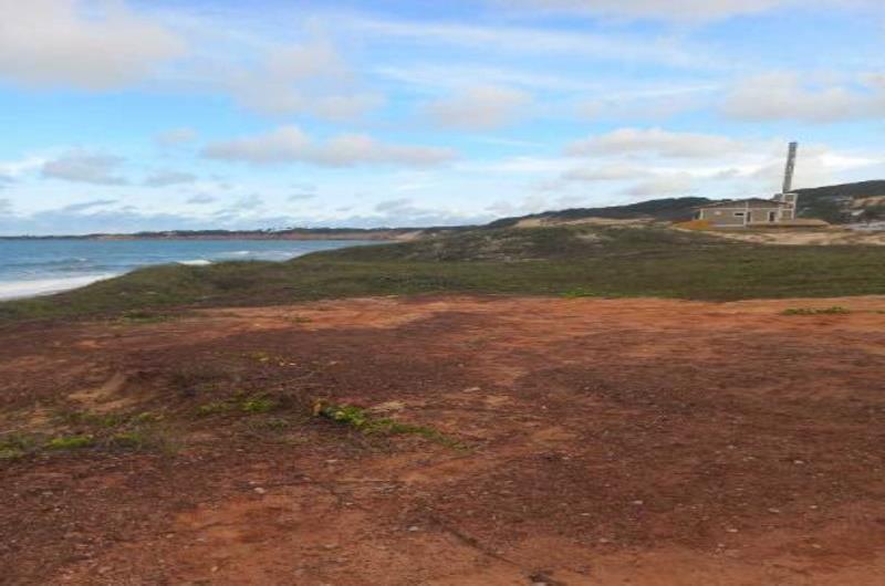 Terreno constituído pelos lotes n°s 363 e 364 da quadra n° 21, área de 1.200 m², Loteamento Parque dos Búzios, Nisia Floresta/RN