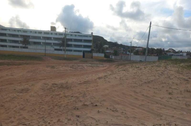 Terreno constituído pelos lotes n°s 363 e 364 da quadra n° 21, área de 1.200 m², Loteamento Parque dos Búzios, Nisia Floresta/RN