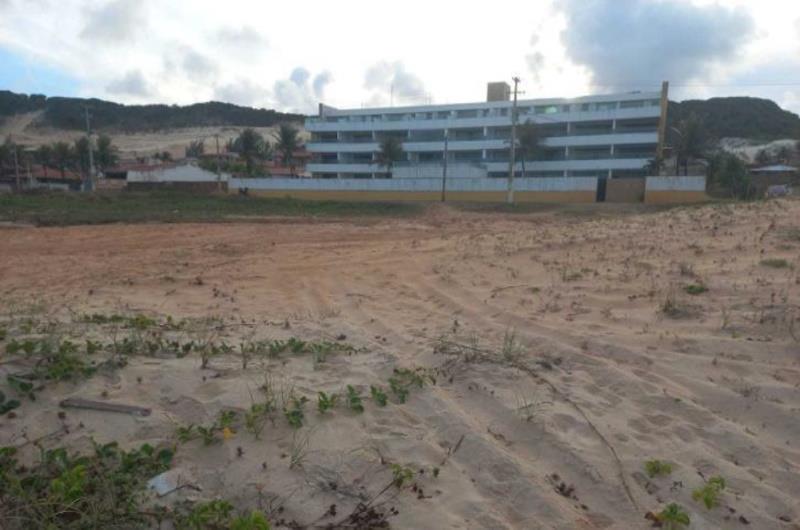 Terreno constituído pelos lotes n°s 363 e 364 da quadra n° 21, área de 1.200 m², Loteamento Parque dos Búzios, Nisia Floresta/RN